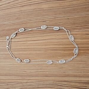 Rose gold Kendra Scott necklace